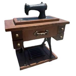 VINTAGE NÄHMASCHINE SPIELUHR spielt Beatles "Yesterday" 1982 GEORGE GOOD CORP - Bild 1 von 8