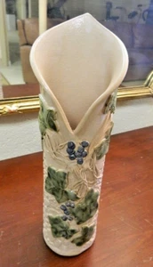 Vintage Majolica Jack in Pulpit Studio Ivy Vine Berry  9" Pottery Textured Vase - Picture 1 of 8