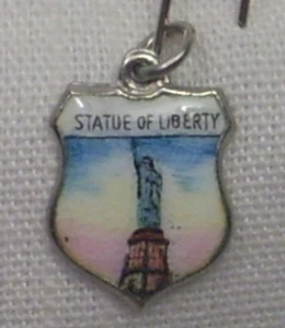 Vintage REU Sterling/Emaille Pastell Freiheitsstatue, New York Armband Charm - Bild 1 von 2
