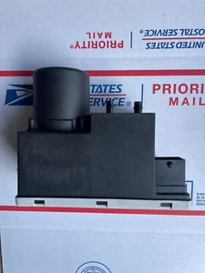 99-01 AUDI A4/S4/A8 CENTRAL LOCKING VACUUM PUMP ASSEMBLY UNIT 8L0 852 257 N - Picture 1 of 2