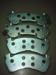 MD614 93 96 CHEVROLET CAPRICE IMPALA LS LTZ FRONT BRAKE PADS METALLIC - Bild 1 von 1