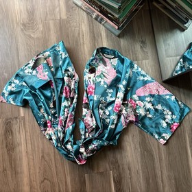Woman&rsquo;s Satin Blend Kimono-Style Robe Size Medium Peacock Long Sexy Robe