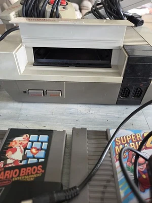 1 dueño, sistema de entretenimiento Nintendo original 1985 (modelo NES-001"Tostadora") Foto 1 de 4