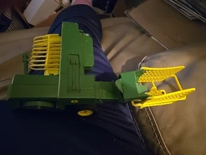 Vintage ERTL 1:16 Diecast John Deere Model 585 Square Hay Baler - Picture 1 of 7