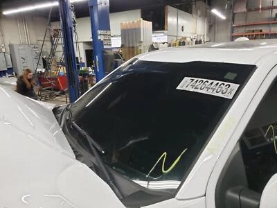 18 19 20 FORD F150 Windshield Glass, w/Interior Mirror, w/rain sensor option — 第 1/4 张图片