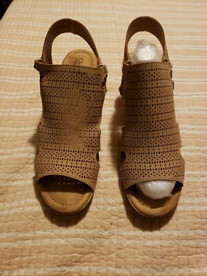 City Classified Womens Packages-S Lt Taupe open Toe Wedge heel Sandal sz 11 - Image 1 of 4