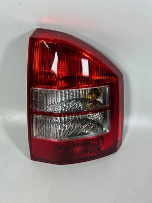 Luz trasera derecha Jeep Compass 2007-2010 pasajero Foto 1 de 3