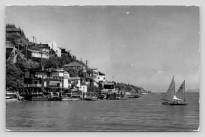 Postal RPPC vista al agua de veleros muelles Corinthian Island California c1958 - Imagen 1 de 4