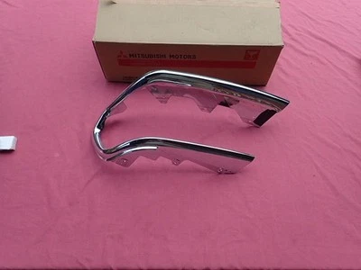 2000-2004 Mitsubishi Montero Sport headlight bezel, LH, NOS! MR563371 - Image 1 of 4