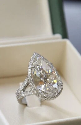 Anillo de compromiso de diamantes creado en laboratorio con corte pera de 2,40 quilates de oro blanco de 14 quilates Foto 1 de 4