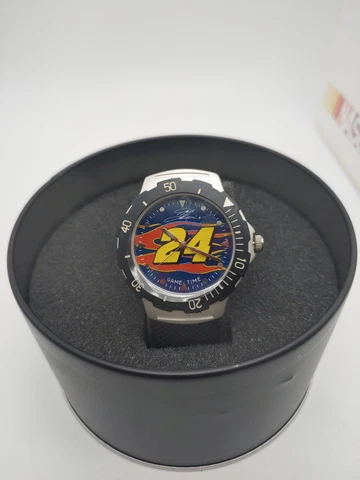 Jeff Gordon Boxed 2004 Nascar Drivers Watch in Tire Tin ~ Never Worn Cover