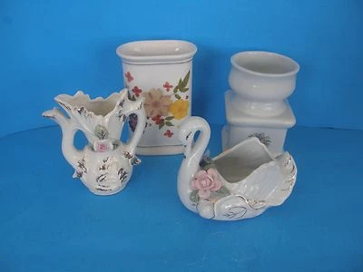 LOTE DE 4 JARRONES Y FIGURAS PEQUEÑAS DE PORCELANA/CERÁMICA - DECORACIÓN DEL HOGAR - DISEÑO FLORAL Foto 1 de 4