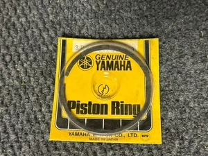 GENUINE YAMAHA YZ250 1980-1981 Piston Ring Set STD 3R4-11601-70 N.O.S - Picture 1 of 1