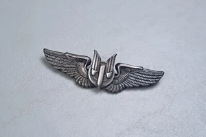 WWII EJÉRCITO DE EE. UU. CUERPO AÉREO ALA DE ARTILLERO AÉREO - PATRÓN BRITÁNICO, PIN BACK - Imagen 1 de 9