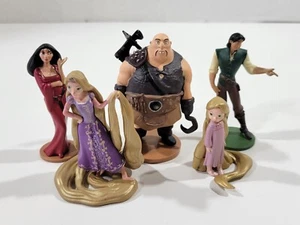 Lote de figuras de juguete enredadas de Disney Rapunzel Flynn Rider madre Gothel gancho matón de mano - Imagen 1 de 6