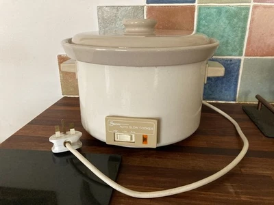 SWAN P62 AUTO SLOW COOKER 2.5LTS great condition - Image 1 of 4