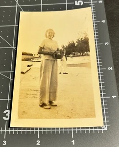 1930s Woman w/ BOX CAMERA Female PHOTOGRAPHER Antique Snapshot PHOTO - Picture 1 of 3