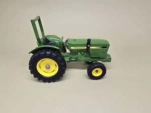 ERTL John Deere Toy Tractor - # 581 - Green - Die-Cast - 1/16 Scale - Picture 1 of 12