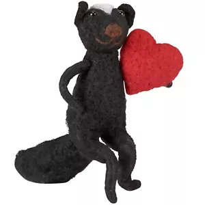 Primitives by Kathy Felt Critter Skunk with Heart 457560 - Picture 1 of 2