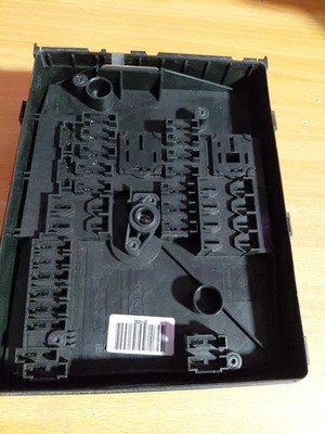 2010-2014 VOLKSWAGEN GOLF 2.0L Audi A3 SAM MODULE RELAY FUSE BOX 1K0937125D - Image 1 of 4