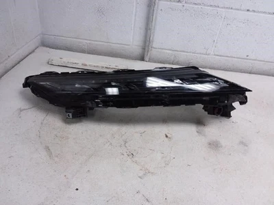 Luz antiniebla lateral derecha pasajero MITSUBISHI OUTLANDER 2022 funcionamiento diurno OEM  Foto 1 de 4