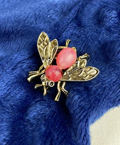 Cute Summer Bee Brooch Pin Pink Lucite Vintage Fashion Jewelry Insect 1 1/8” J1 - Picture 1 of 7