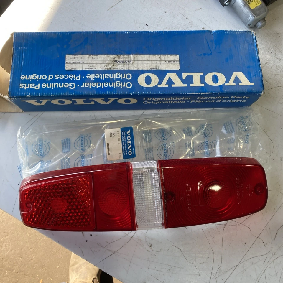 Volvo 145 1969 lente de luz trasera derecha nueva Hella rojo y blanco sin naranja 681443 Foto 1 de 4