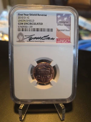2010 D FIRST YEAR UNION SHIELD REVERSE GEM UNCIRCULATED Hand Signed Label  - Image 1 of 2