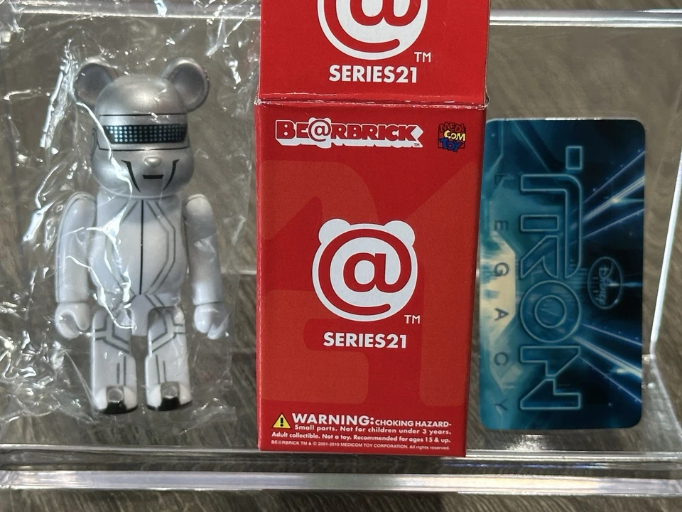 Juguete Medicom Bearbrick Serie 21 SF Daft Punk Tron Cara Plateada 2010 100% BBK20 Foto 1 de 3