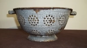 Vintage Grey Enamelware Graniteware Colander Farm House Primitive Fruit Bowl - Picture 1 of 3