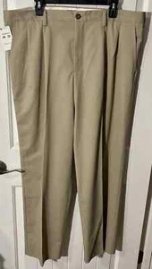 Dockers Classic Fit Easy Khaki Men's Beige Pants 40x32 Pleated Wrinkle Free - Picture 1 of 5