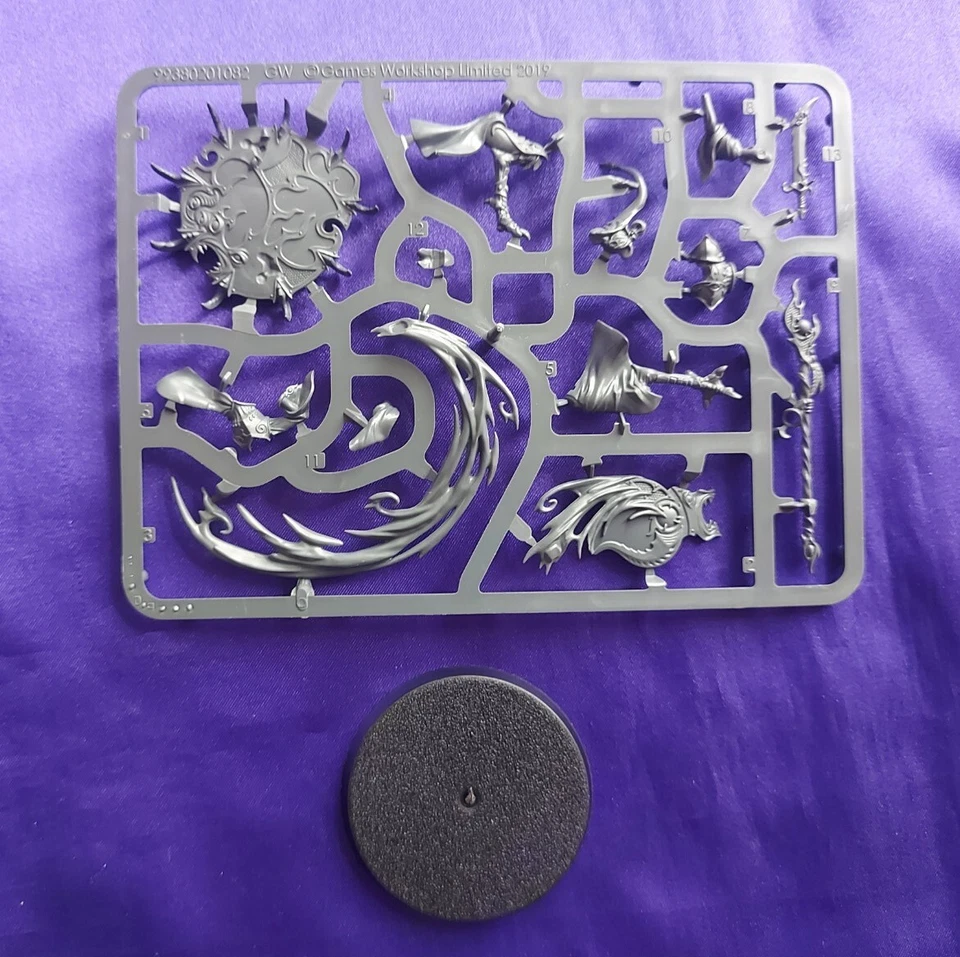 Warhammer Age Of Sigmar - Tzeentch Thousand Sons - Magister On Disc, NEW - Image 1 of 1