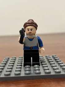 LEGO Star Wars Padme Naberrie Amidala Minifigure 7961 With Blaster