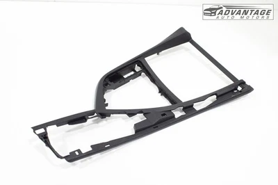 2015-2016 宝马 M235I XDRIVE F22 CONSOLE 低压杯架 BEZEL 三角盖 原始设备制造商 — 第 1/4 张图片