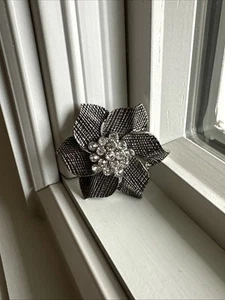 Vintage Premier Designs Signed Silver Tone And Rhinestone Flower Brooch - Picture 1 of 5