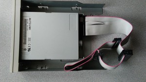 Mitsumi D359M3 3.5" 1.44MB FDD Internal Floppy Drive With 5.25" Bay & Data Cable