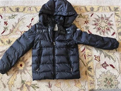Auténtica chaqueta acolchada de plumón MONCLER para niños con capucha adjunta talla 12Y negra Foto 1 de 4