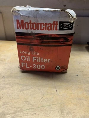 Filtro de aceite de motor giratorio genuino Motorcraft FL-300 D4ZZ-6731-B Foto 1 de 4