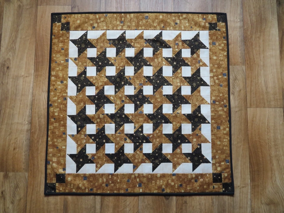 Mitteldecke Stern Tischwäsche Patchwork Handmade Deko  Neu Weihnachten 85 x 85 - Bild 1 von 1