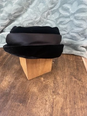 Black Velvet Pillbox Hat - Изображение 1 из 4