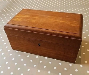 Vintage large wooden jewellery box with lift out tray - lock but no key - Picture 1 of 9