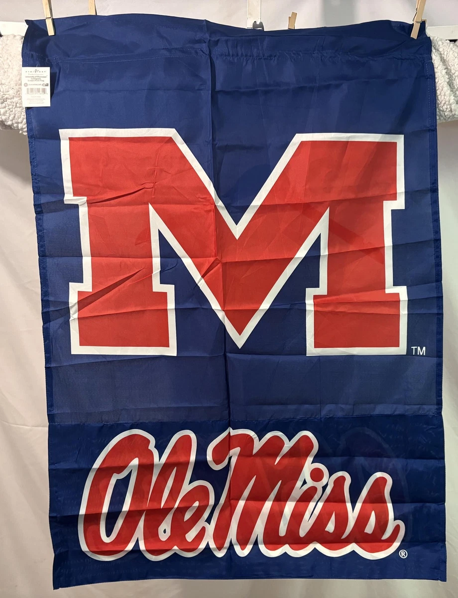 Mississippi Ole Miss Blue Eckflagge – 90 X 150 Cm | Offiziell Lizenziert | Aus Strapazierfähigem Polyester | Mit 2 Ösen Für Mast Oder Wand