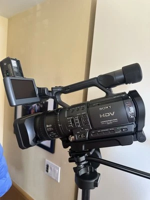 索尼 HDR-FX1 3CCD 数码高清摄像机 HDV 1080i 完好,保护壳 + XTRAS — 第 1/4 张图片