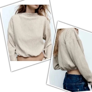 Sudadera Zara Plisada Cuello Alto Manga Larga Recortada Suave. Talla M. Beige. Nuevo. - Imagen 1 de 17