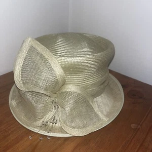 Beautiful Ladies Wedding Hat Fascinator Cream  by Failsworth - Picture 1 of 13