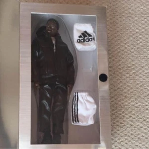Adidas Kobe Bryant Los Angeles Lakers Dress-up Puppe Figur limitierte Box gebraucht FS - Bild 1 von 3