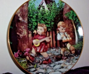"Plato ""Little Companions"" MI Hummel 1990 Danbury como nuevo "DESFILE PRIVADO" - Imagen 1 de 2