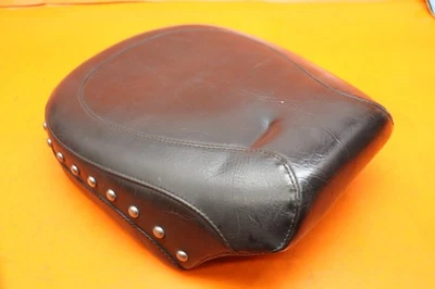 2006-2008 SUZUKI BOULEVARD C90T ОРИГИНАЛЬНОЕ ЗАДНЕЕ ПАССАЖИРСКОЕ СИДЕНЬЕ - Изображение 1 из 4