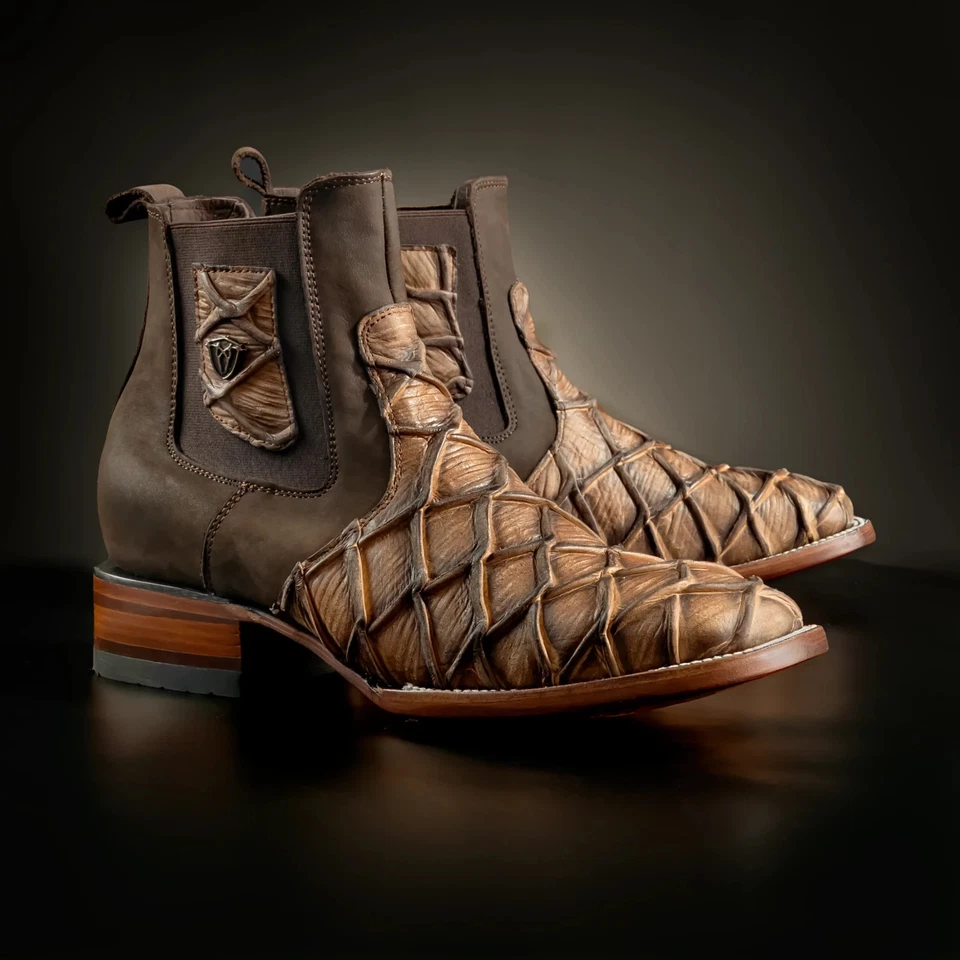 Botín occidental de cuero genuino exótico con estampado de pirarucu de pez monstruo punta cuadrada Foto 1 de 4