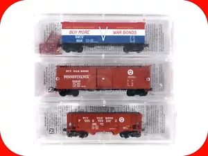 N Scale **BUY WAR BONDS** Box Car, Reefer, Hopper 3-Pack - Micro Trains 99305210 - Picture 1 of 4